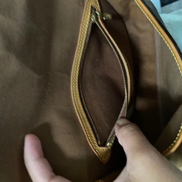 Louis Vuitton - Picture 11 of 15